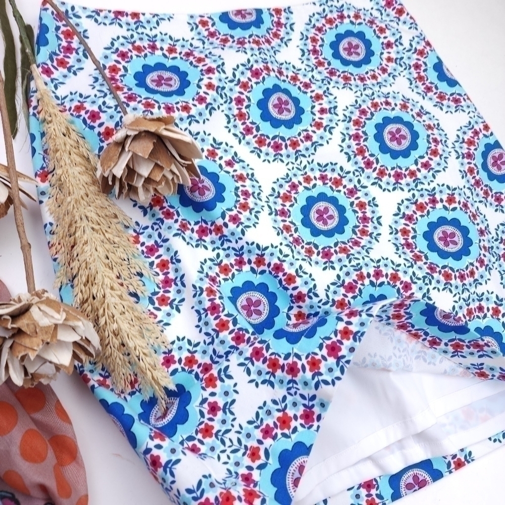New Talbots Sz 4 Blue White Red Pixie Floral Skirt Size 4 - Picture 2 of 7